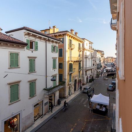 Domus Verona - Elegante Residenza Con Affaccio Su Porta Leoni Oda fotoğraf