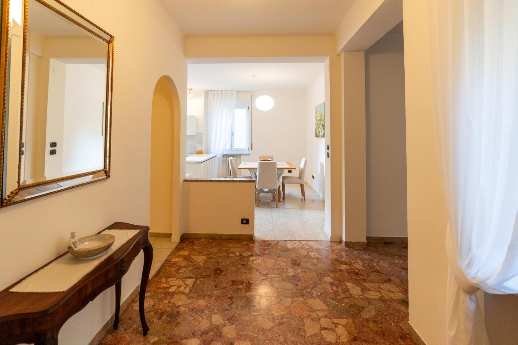 Domus Verona - Elegante Residenza Con Affaccio Su Porta Leoni Oda fotoğraf