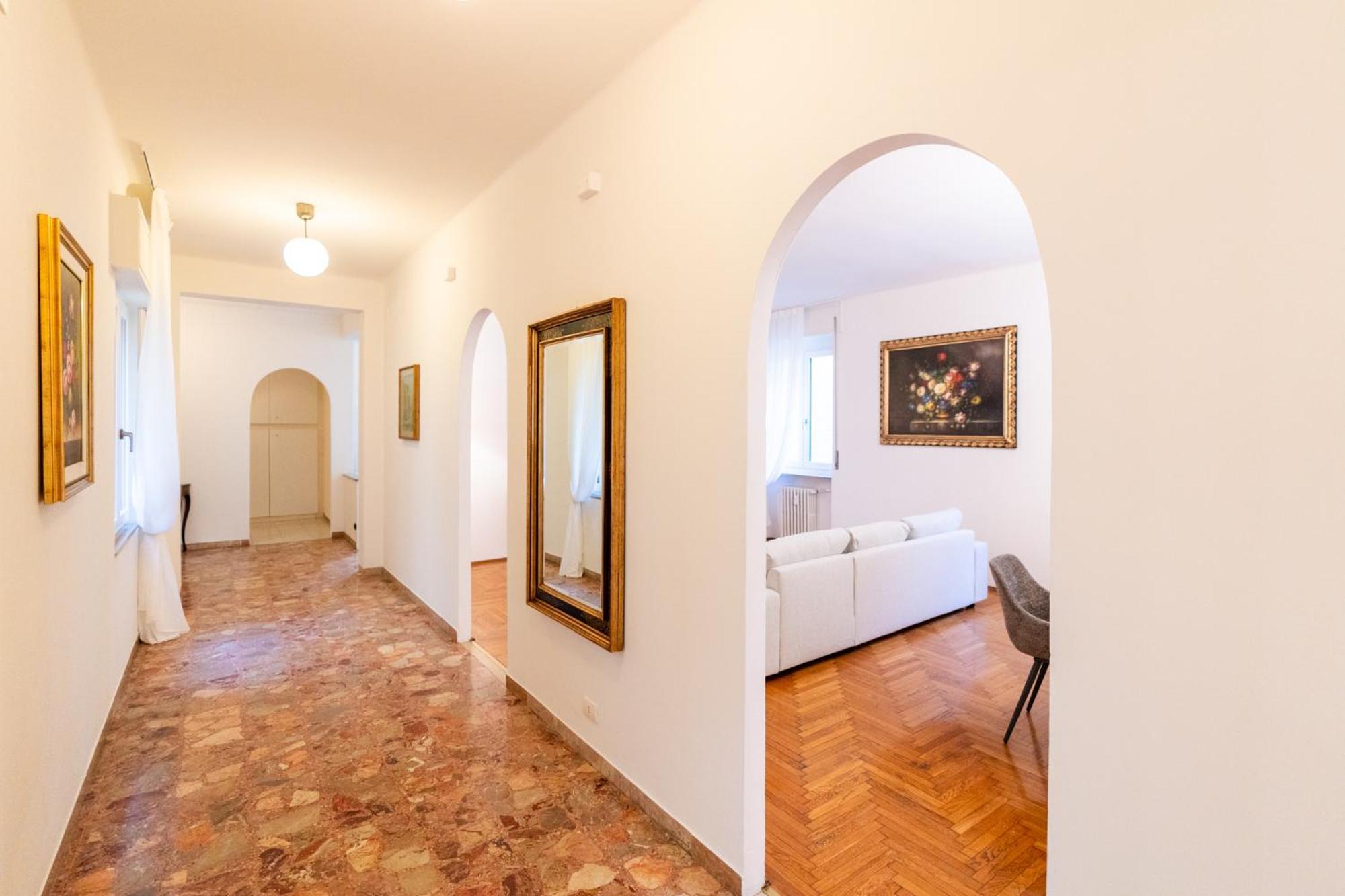 Domus Verona - Elegante Residenza Con Affaccio Su Porta Leoni Oda fotoğraf
