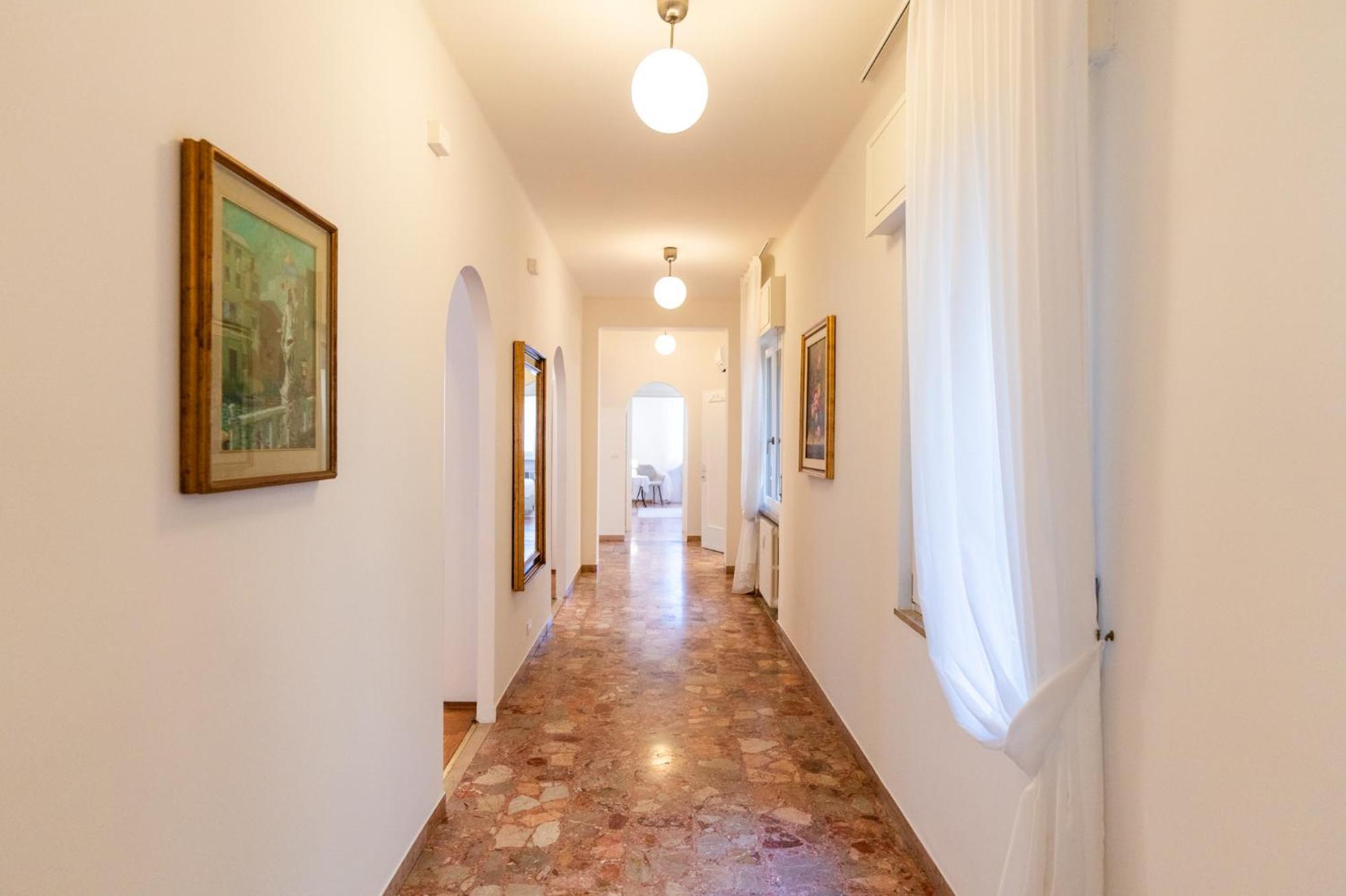Domus Verona - Elegante Residenza Con Affaccio Su Porta Leoni Oda fotoğraf
