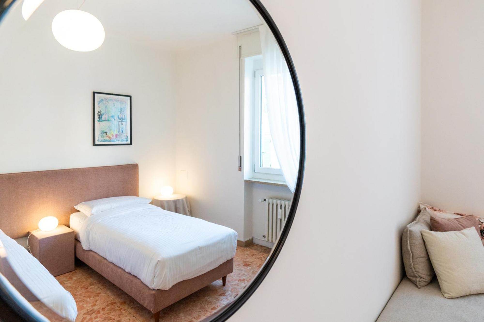 Domus Verona - Elegante Residenza Con Affaccio Su Porta Leoni Oda fotoğraf
